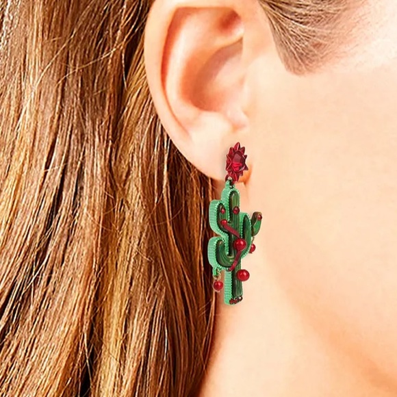 New BETSEY JOHNSON Llama Mismatch Drop Earrings - Picture 2 of 7